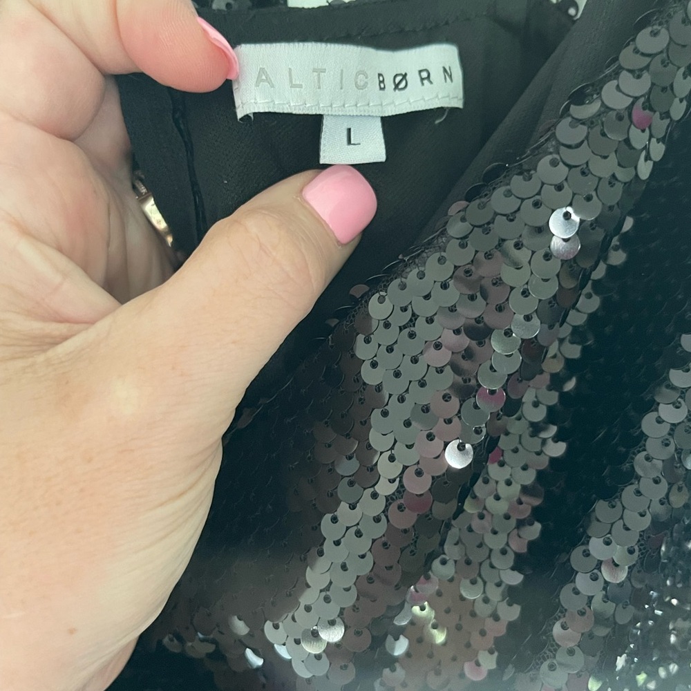Elegant Black Sequin Dress - Picture 3 of 4